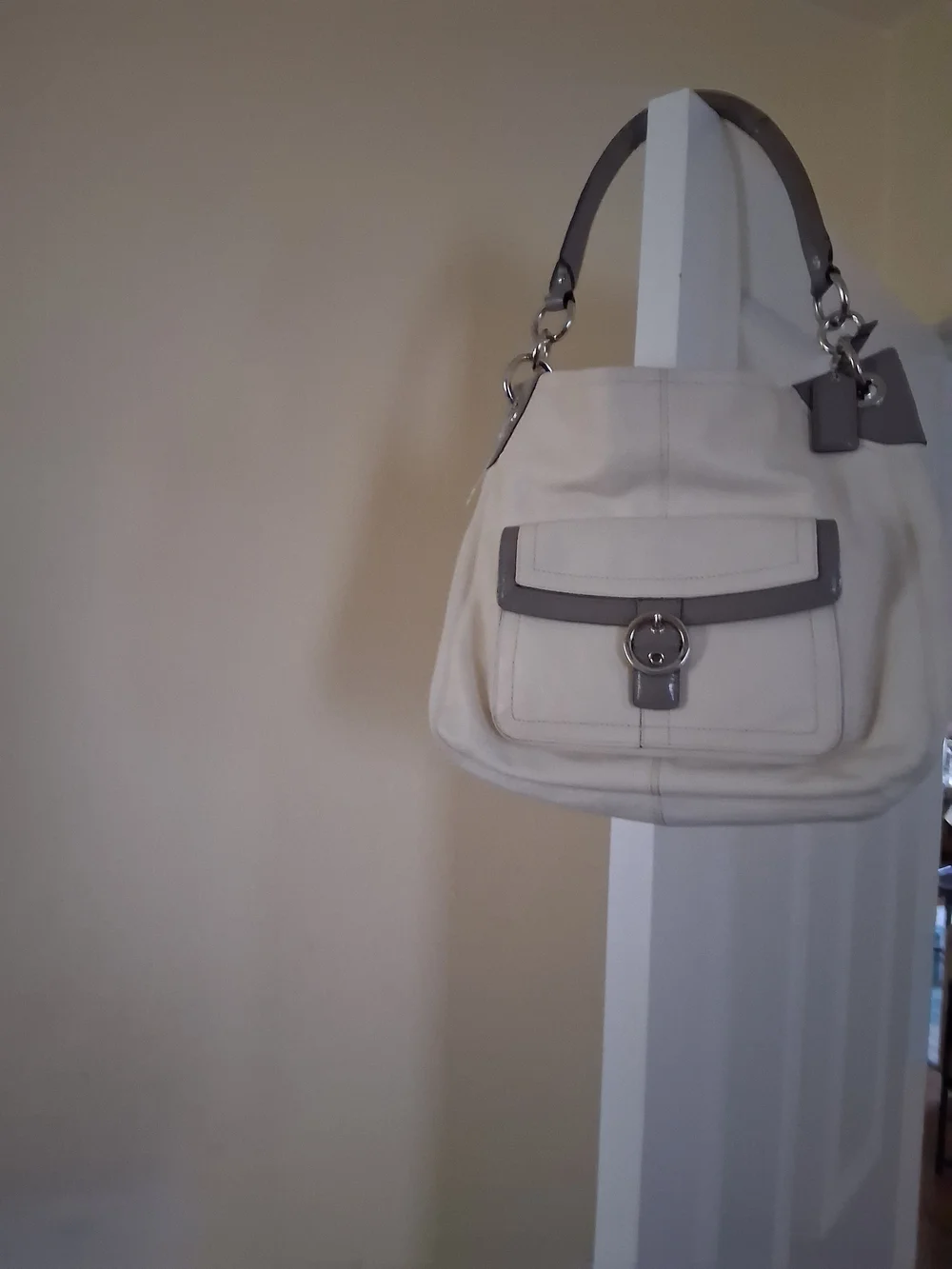 Coach Cream and Gray Women’s Shoulder Bag Authentic L1126-18889